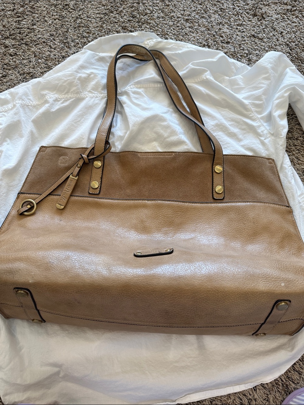 Classic Tan Leather Tote Bag - Stylish Everyday Carry